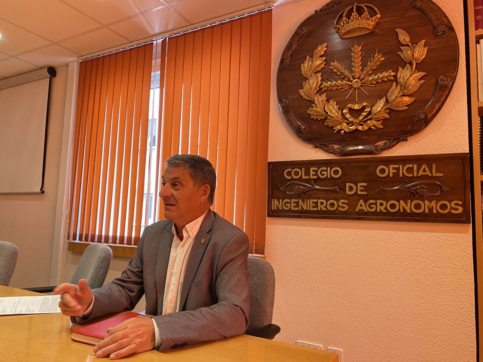 "AESSIA nos permite una relación directa con los instaladores en la Industria Agroalimentaria", Ángel Jiménez, decano del Colegio de Ingenieros Agrónomos 1. AESSIA Asociación de Entidades del Sistema de la Seguridad Industrial de Aragón "AESSIA nos permite una relación directa con los instaladores en la Industria Agroalimentaria", Ángel Jiménez, decano del Colegio de Ingenieros Agrónomos AESSIA. Asociación de Entidades del Sistema de la Seguridad Industrial de Aragón