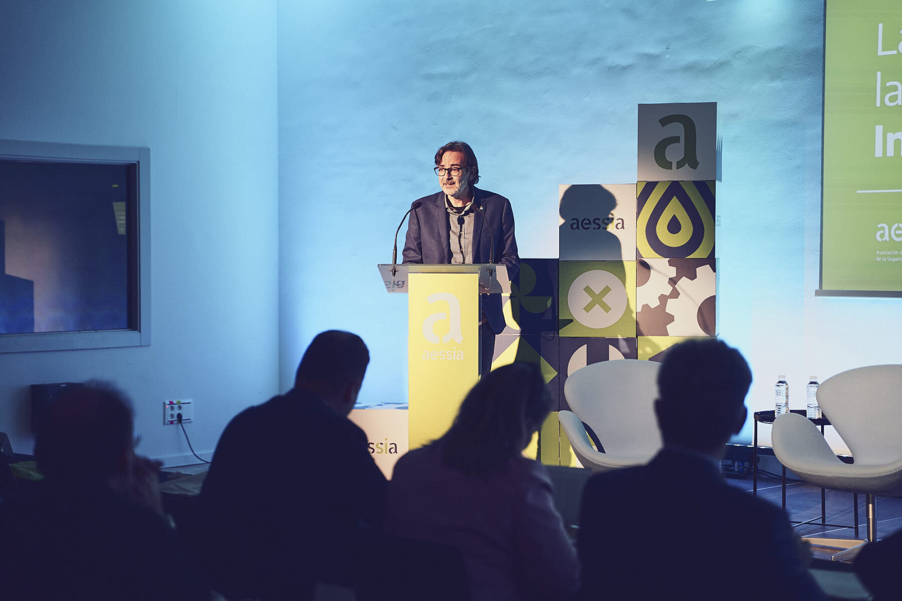 Electricistas, fontaneros e instaladores de la provincia de Huesca conocen el Sello de Calidad que ayudará a los consumidores a elegir al mejor profesional 1. AESSIA Asociación de Entidades del Sistema de la Seguridad Industrial de Aragón Electricistas, fontaneros e instaladores de la provincia de Huesca conocen el Sello de Calidad que ayudará a los consumidores a elegir al mejor profesional AESSIA. Asociación de Entidades del Sistema de la Seguridad Industrial de Aragón
