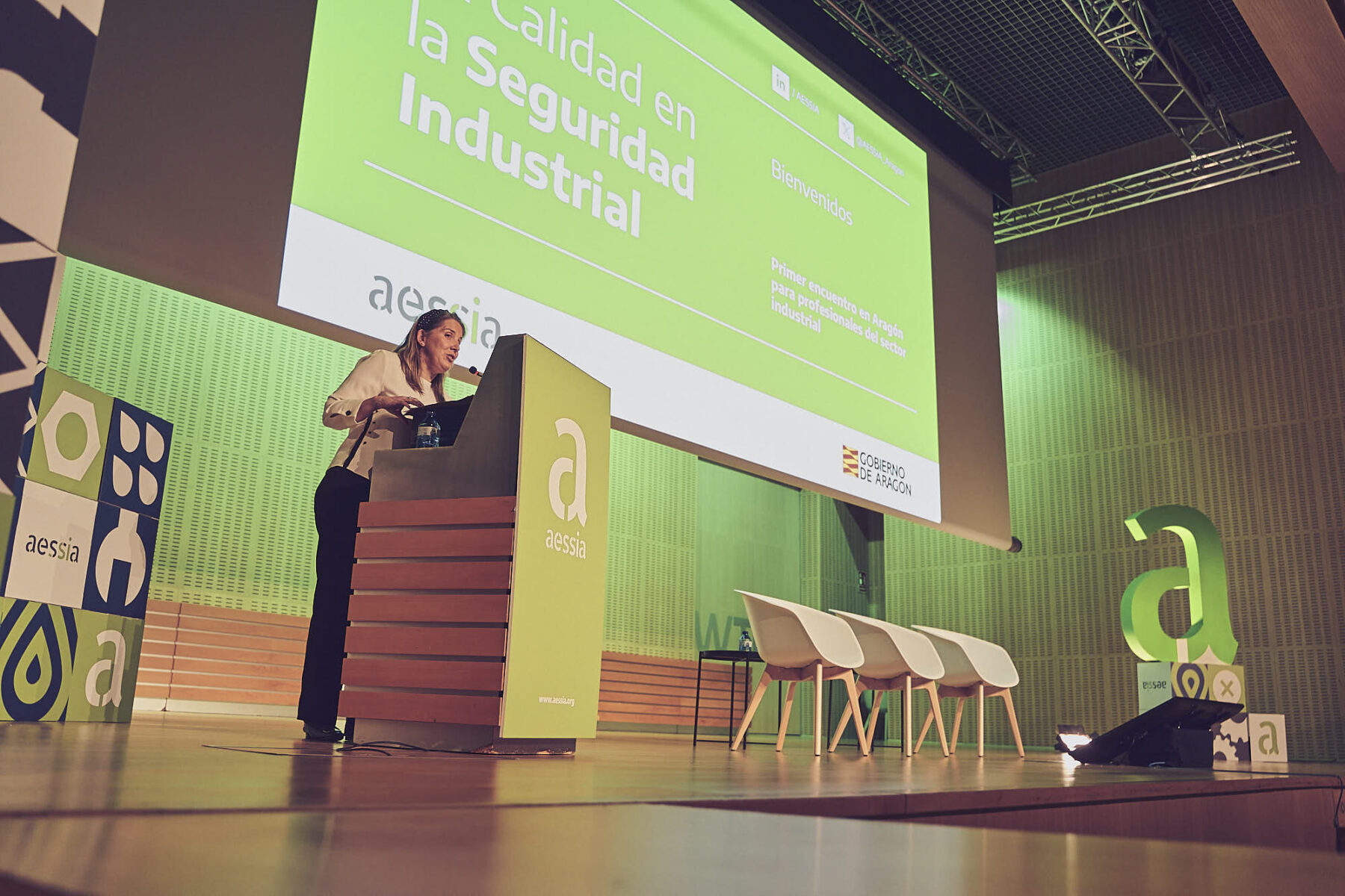 Casi 200 electricistas, ingenieros, fontaneros e instaladores de Zaragoza conocen el Sello de Calidad que ayudará a los consumidores a elegir al mejor profesional 3. AESSIA Asociación de Entidades del Sistema de la Seguridad Industrial de Aragón Casi 200 electricistas, ingenieros, fontaneros e instaladores de Zaragoza conocen el Sello de Calidad que ayudará a los consumidores a elegir al mejor profesional AESSIA. Asociación de Entidades del Sistema de la Seguridad Industrial de Aragón