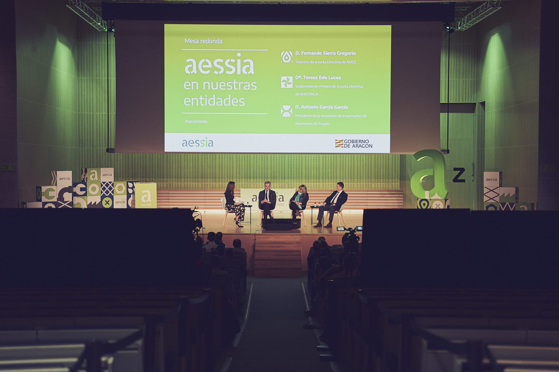 Casi 200 electricistas, ingenieros, fontaneros e instaladores de Zaragoza conocen el Sello de Calidad que ayudará a los consumidores a elegir al mejor profesional 1. AESSIA Asociación de Entidades del Sistema de la Seguridad Industrial de Aragón Casi 200 electricistas, ingenieros, fontaneros e instaladores de Zaragoza conocen el Sello de Calidad que ayudará a los consumidores a elegir al mejor profesional AESSIA. Asociación de Entidades del Sistema de la Seguridad Industrial de Aragón