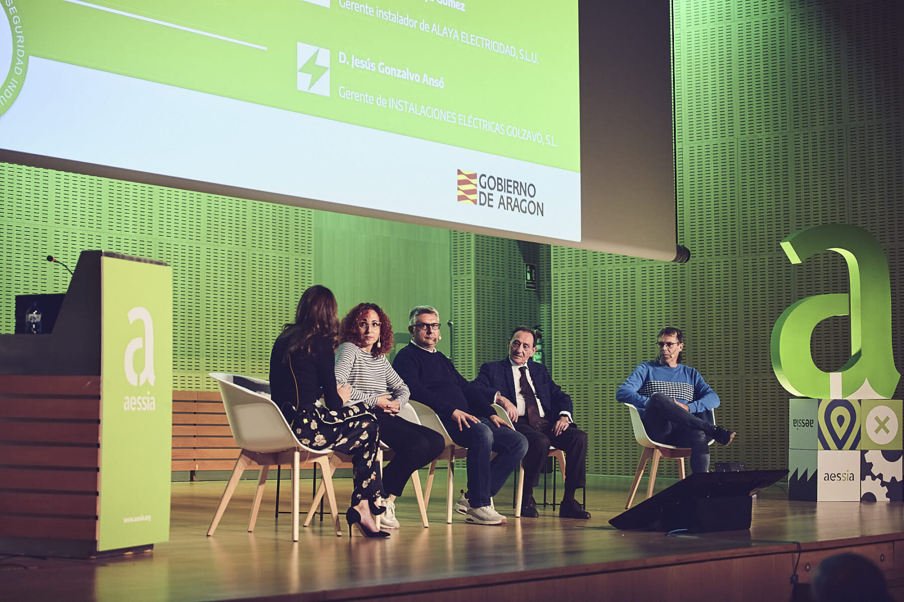 Casi 200 electricistas, ingenieros, fontaneros e instaladores de Zaragoza conocen el Sello de Calidad que ayudará a los consumidores a elegir al mejor profesional 7. AESSIA Asociación de Entidades del Sistema de la Seguridad Industrial de Aragón Casi 200 electricistas, ingenieros, fontaneros e instaladores de Zaragoza conocen el Sello de Calidad que ayudará a los consumidores a elegir al mejor profesional AESSIA. Asociación de Entidades del Sistema de la Seguridad Industrial de Aragón
