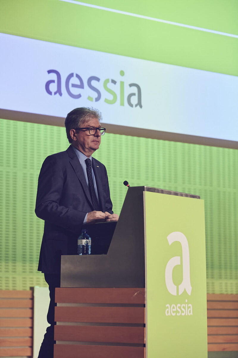 Casi 200 electricistas, ingenieros, fontaneros e instaladores de Zaragoza conocen el Sello de Calidad que ayudará a los consumidores a elegir al mejor profesional 8. AESSIA Asociación de Entidades del Sistema de la Seguridad Industrial de Aragón Casi 200 electricistas, ingenieros, fontaneros e instaladores de Zaragoza conocen el Sello de Calidad que ayudará a los consumidores a elegir al mejor profesional AESSIA. Asociación de Entidades del Sistema de la Seguridad Industrial de Aragón