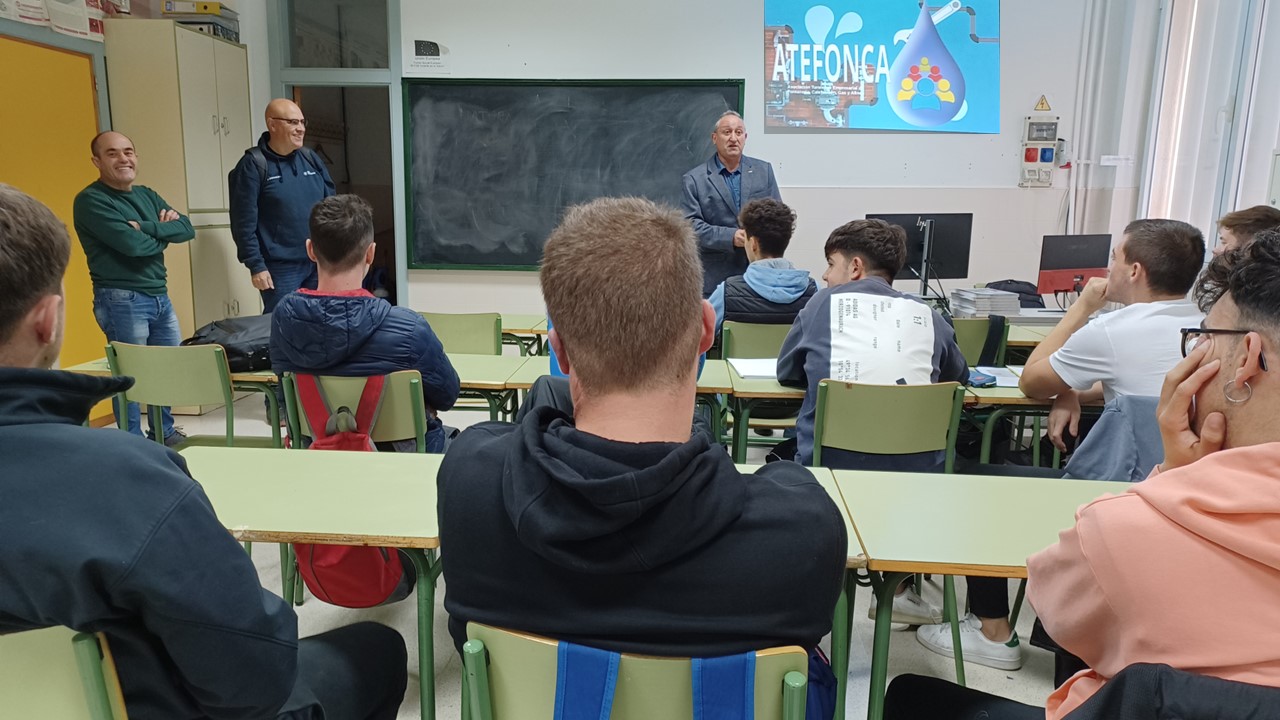 ATEFONCA y AESSIA visitan el IES Salvador Victoria AESSIA. Asociación de Entidades del Sistema de la Seguridad Industrial de Aragón